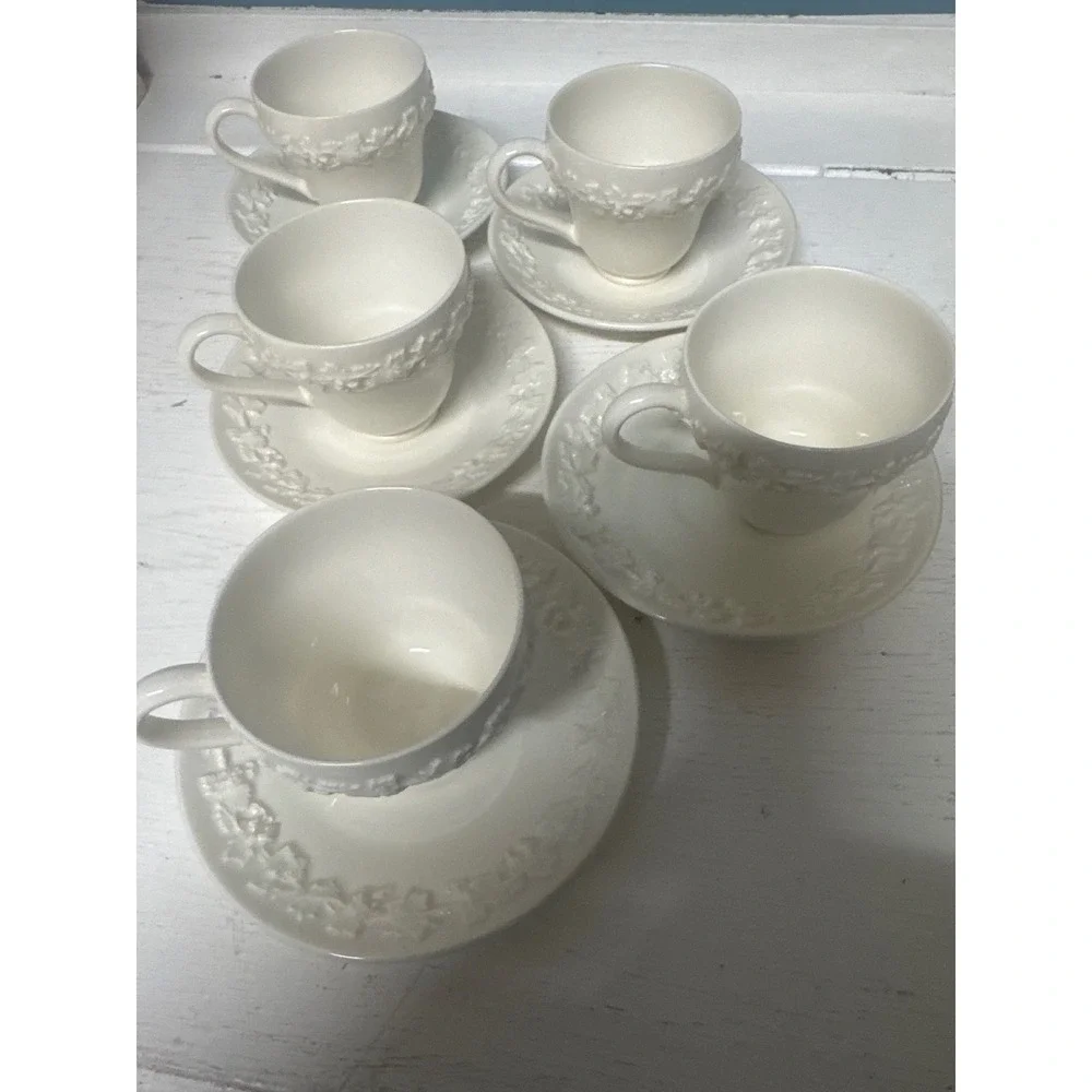 Wedgwood Etruria QueensWare Embossed Floral Teacup Saucer‎ Set of 5 Cream White